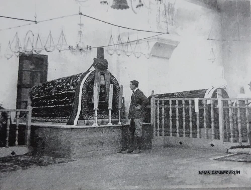 Prens Pihilip’in babası Afyon’daki türbeye çizmeleriyle girmiş