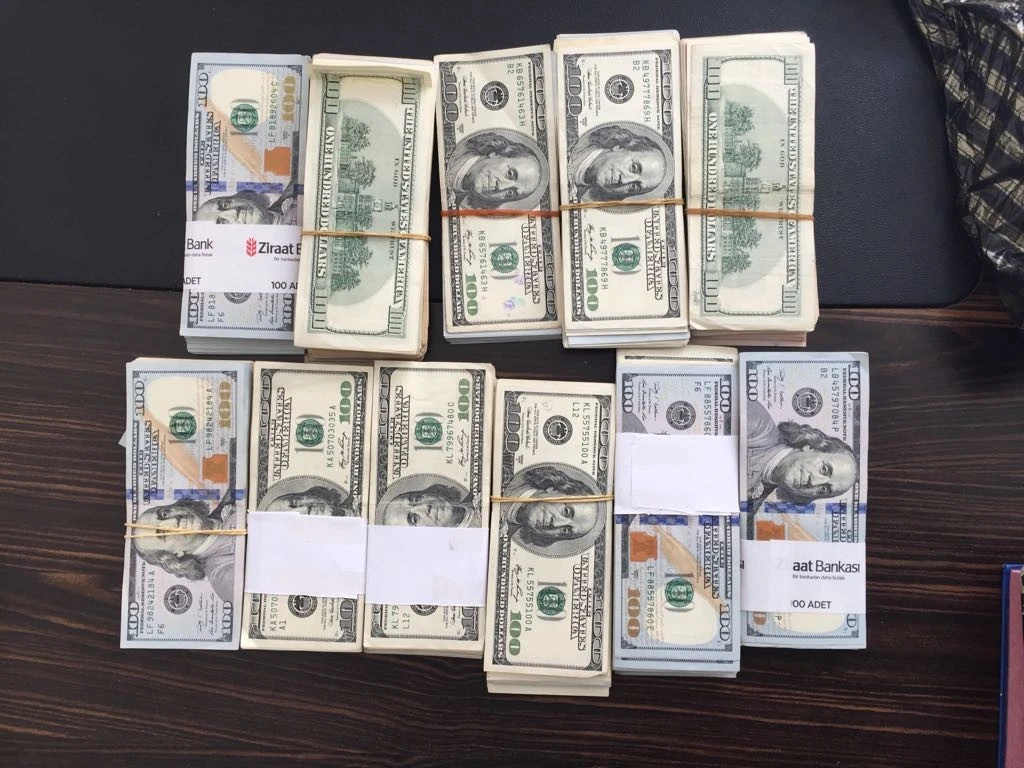 FETÖ'cünün evinde 90 bin dolar para çıktı