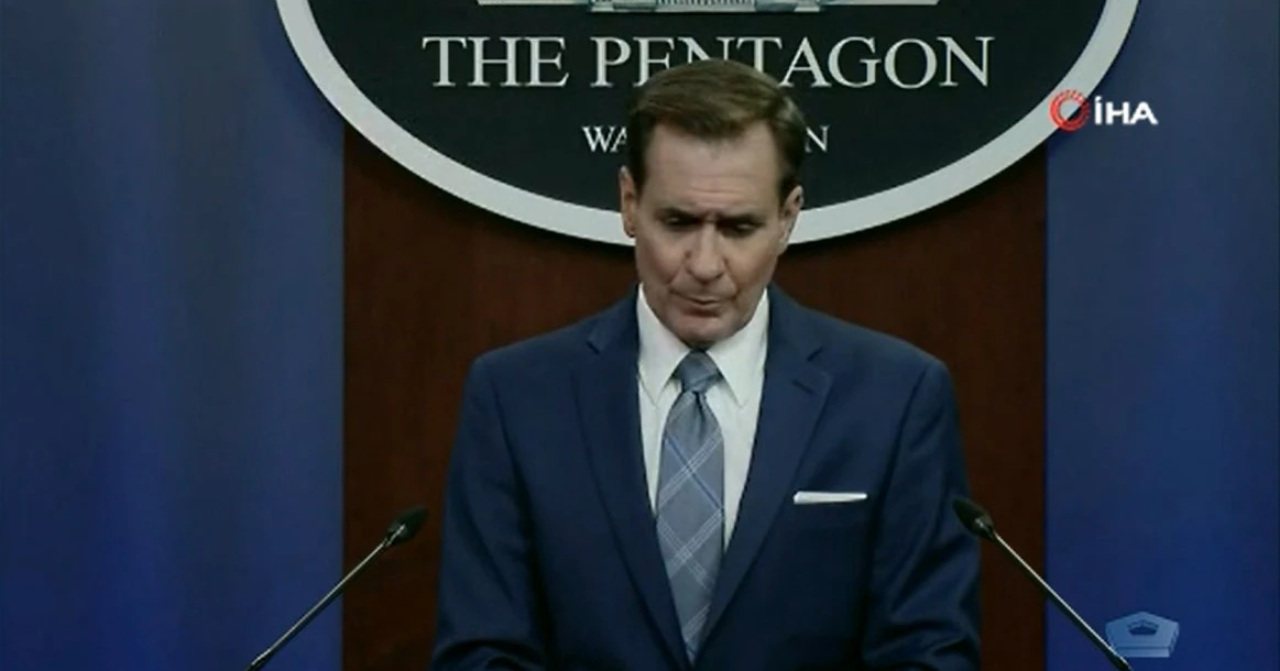 Sosyal medyada hızla yayıldı: Afgan muhabir Pentagon'da gözyaşlarına boğuldu