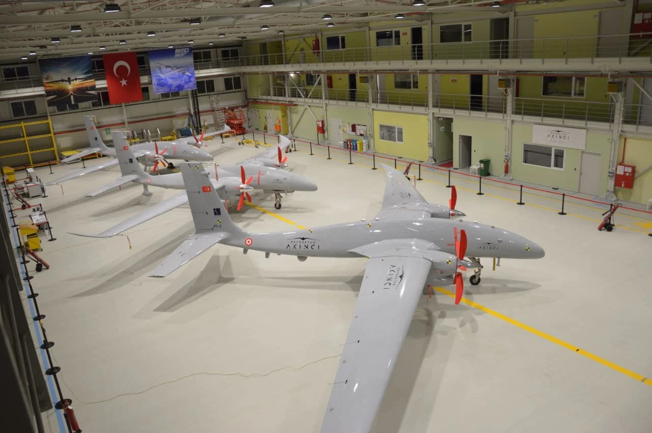 Selçuk Bayraktar'dan  "3 AKINCI 1 Yerde.."  paylaşımı