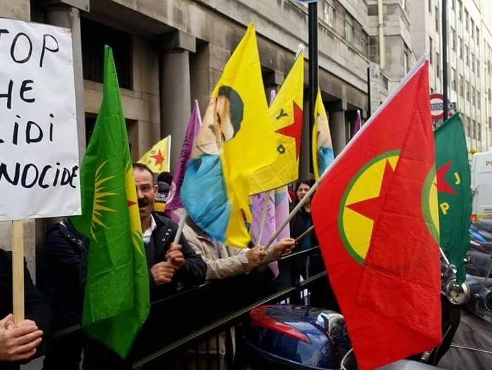 TSK vurdu! PKK'lılar sokaklara döküldü