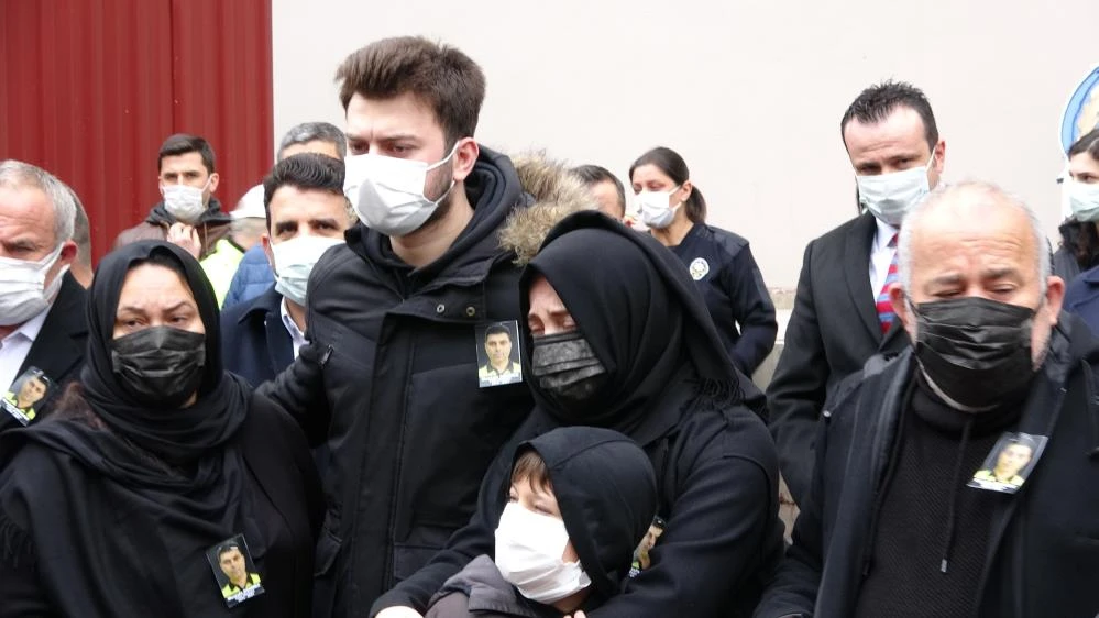 Koronavirüsten ölen polis memuru gözyaşları ile uğurlandı