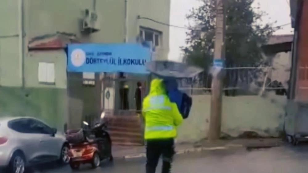 İşte Türk polisi: Soğuk havada yürekleri ısıttı