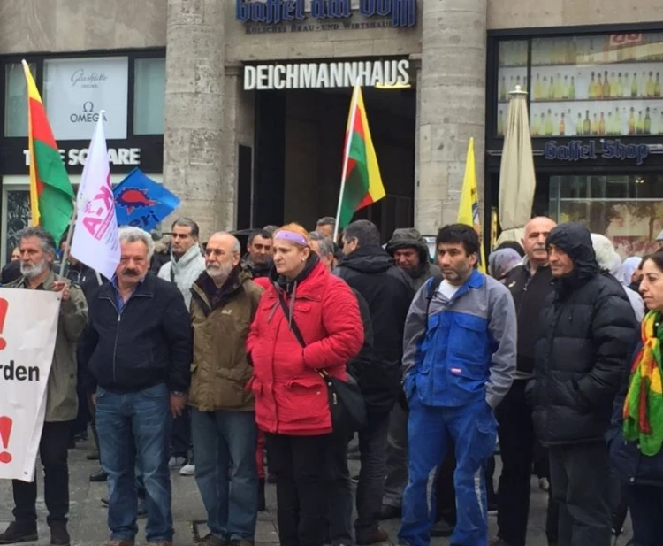 TSK vurdu! PKK'lılar sokaklara döküldü