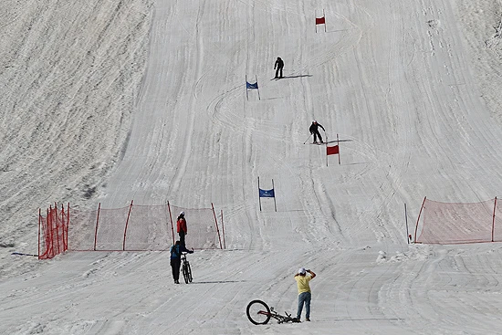 Nisan ayında kayak yarışması