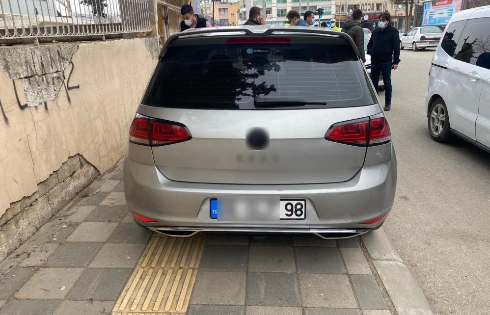 Radar cezası yememek için plakasını değiştirdi