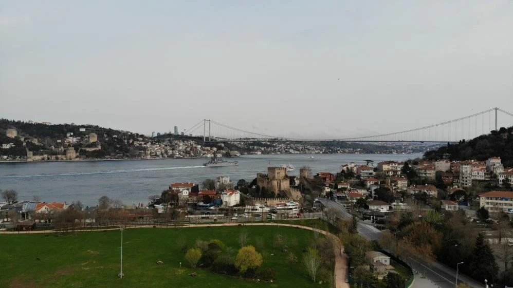 Rus savaş gemileri İstanbul Boğazı’ndan geçti