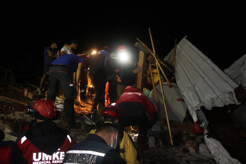 Selin vurduğu Rize'den görüntüler korkunç, can kaybı 7'ye yükseldi