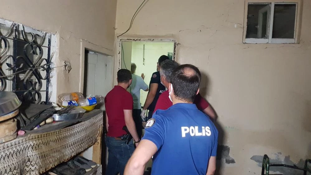 Madde kullandı ailesini rehin aldı