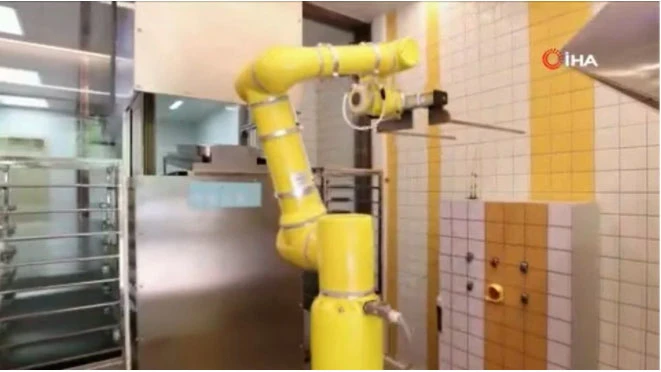 Bu restoranda insanlar değil robotlar çalışıyor!