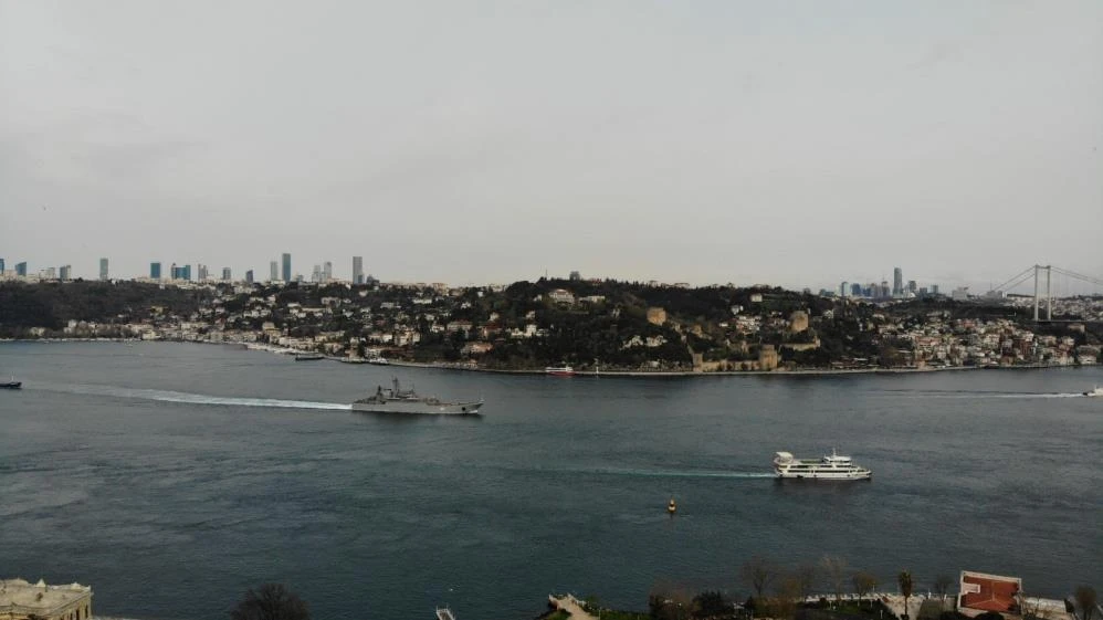 Rus savaş gemileri İstanbul Boğazı’ndan geçti