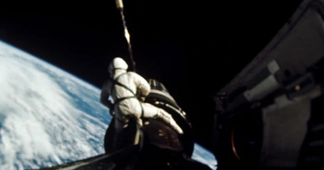 Ay'ın çevresinde uçan astronot Richard Gordon hayatını kaybetti!