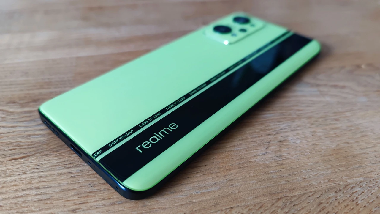 Realme, yeni akıllı telefon serisini her an tanıtabilir: Dörtlü kamera göründü