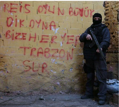 Özel harekat polisinden Cumhurbaşkanı Erdoğan'a destek mesajı