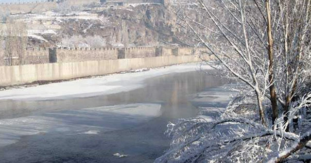 Ardahan'da dondurucu hava hayatı olumsuz etkiledi