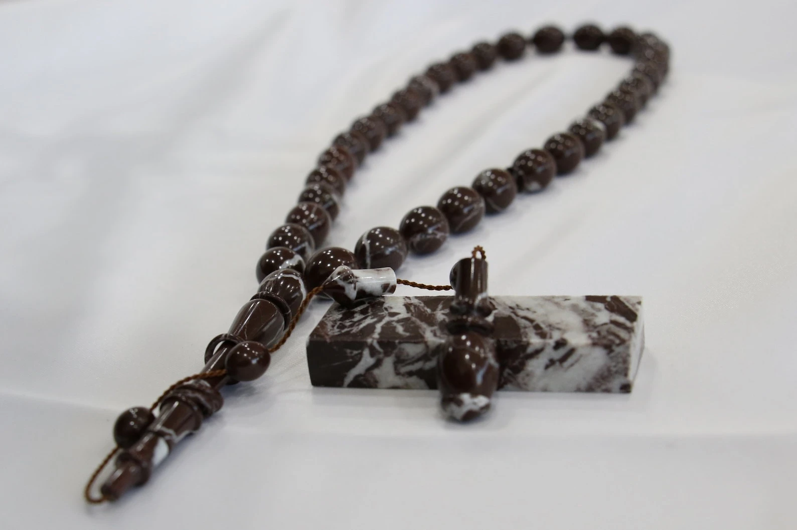 Vişne mermerinden yapılan tespih 10 bin dolara satıldı