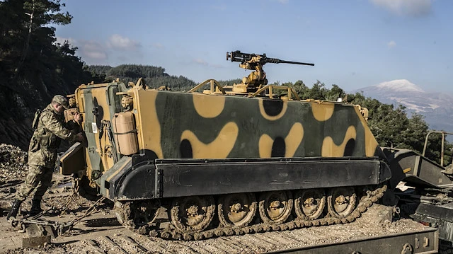 İdlib sınırına komando ve zırhlı araç sevkiyatı