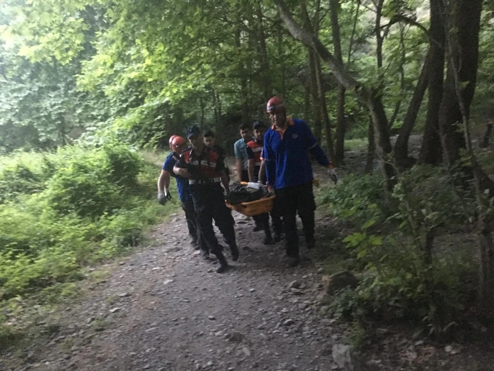 Şelaleden balıklama atlayan genç kayalıklara çarparak öldü