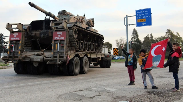 İdlib sınırına komando ve zırhlı araç sevkiyatı