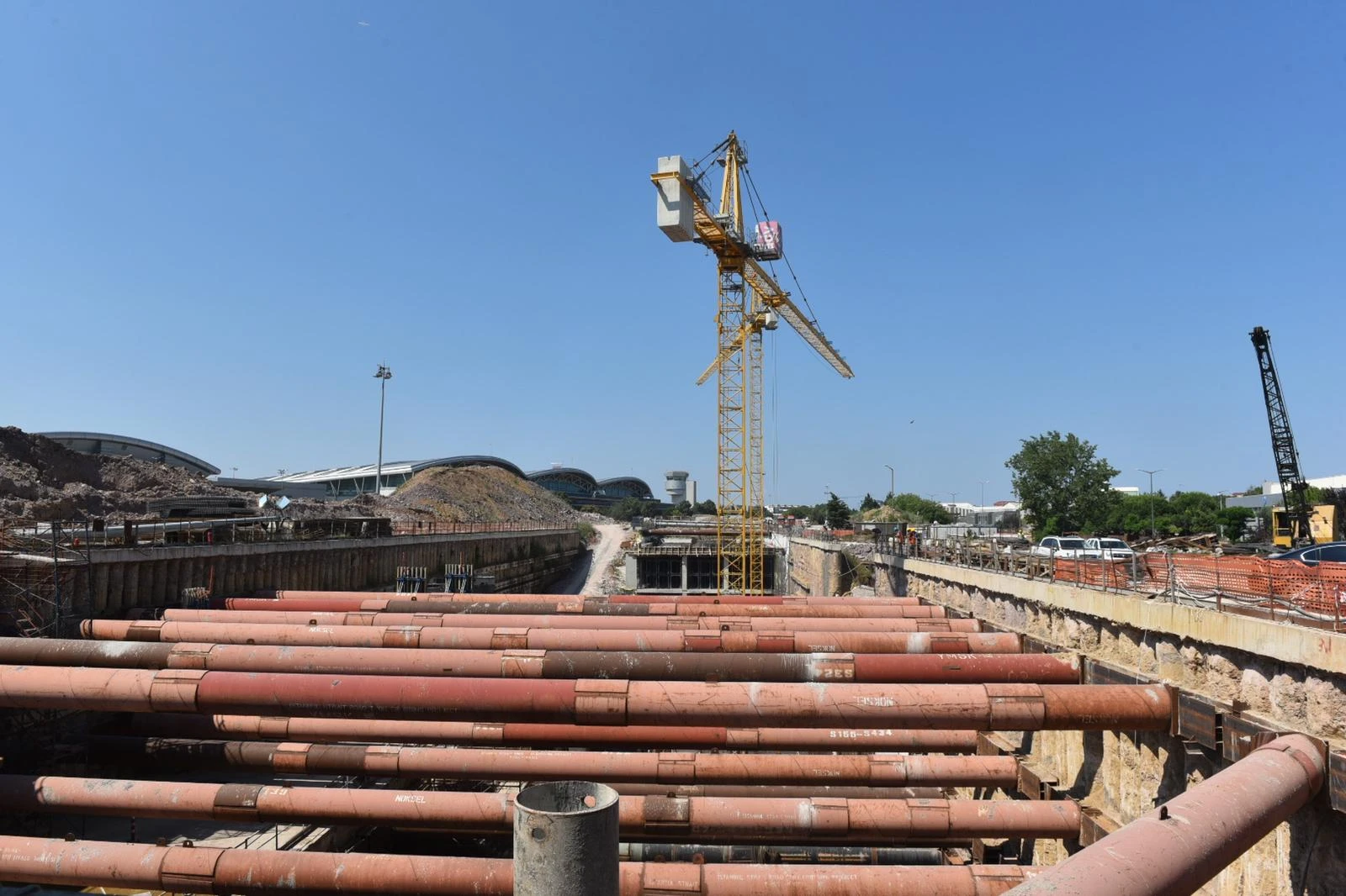 İstanbulluyu havalimanlarına bağlayacak metrolar devreye giriyor