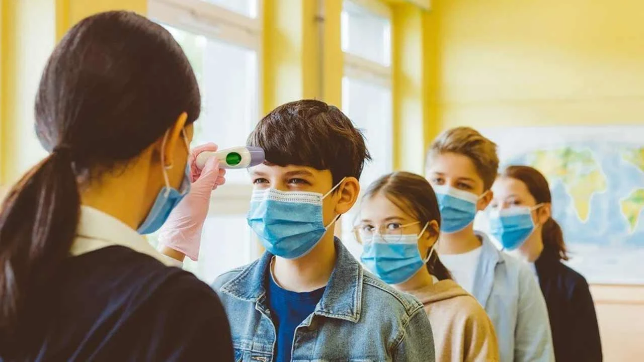 Yüz yüze eğitimde Kovid-19 önlemi: Öğretmenler ve öğrenci velileri aşılanacak