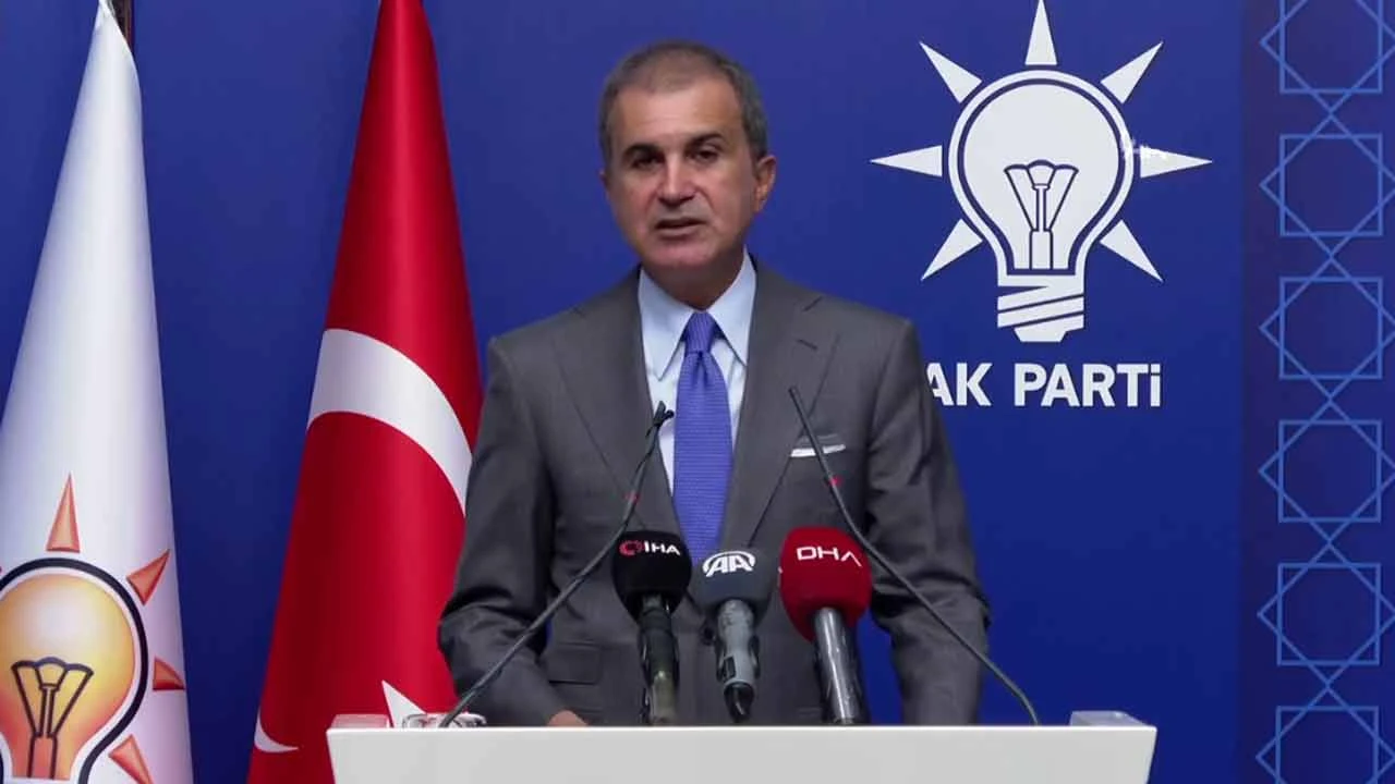 Ömer Çelik'ten CHP'li belediyenin zincirli kadın gösterisine tepki: Zekasızlık örneği