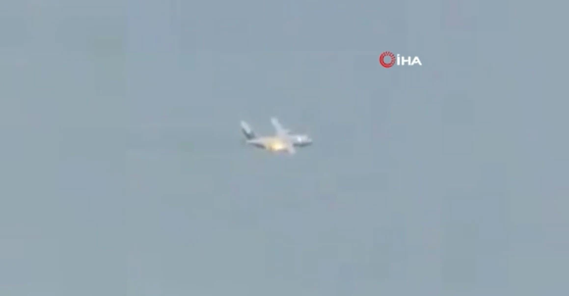 Rusya'da 3 kişinin bulunduğu askeri nakliye uçağı düştü