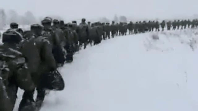 Rusya Ukrayna sınırına asker tank roket yığdı