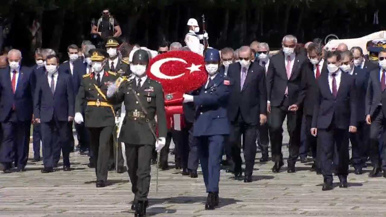 Cumhurbaşkanı Erdoğan ve devlet erkanı Anıtkabir'deki 30 Ağustos törenine katıldı