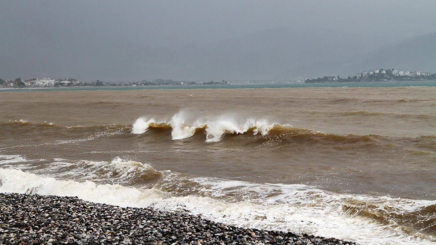 Fethiye'de denizin rengi değişti