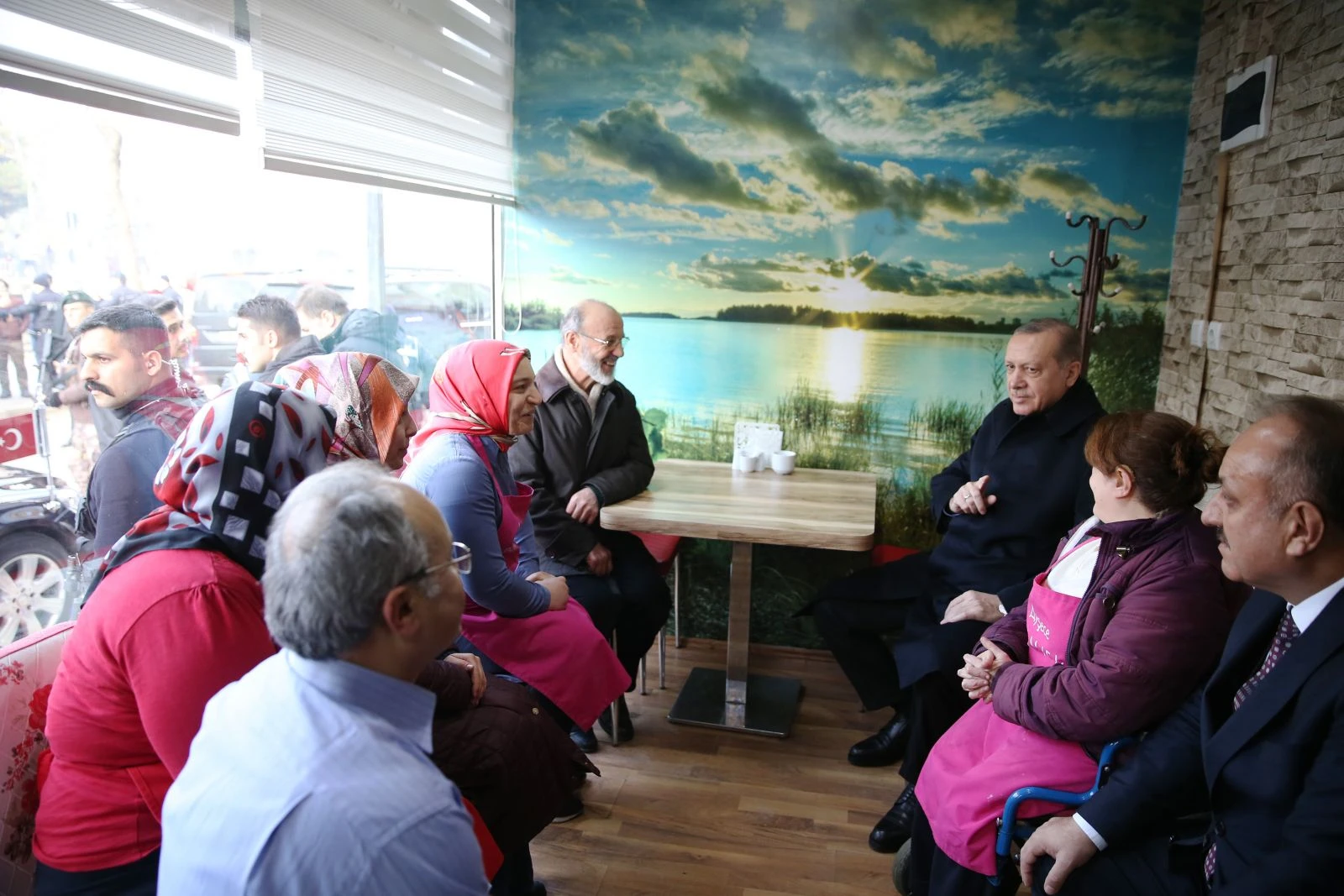 Cumhurbaşkanı Erdoğan, Kastamonu'da esnaf ziyareti yaptı