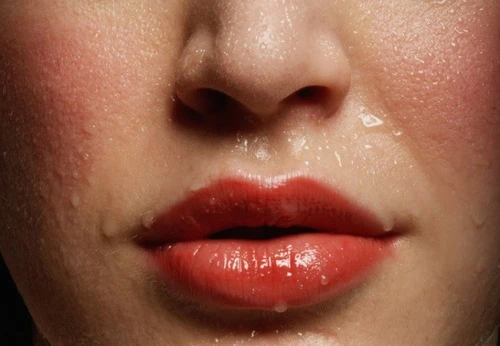 Soğuk Terleme Nedir? / Soğuk Terleme Nedenleri ve Tedavi Yöntemleri