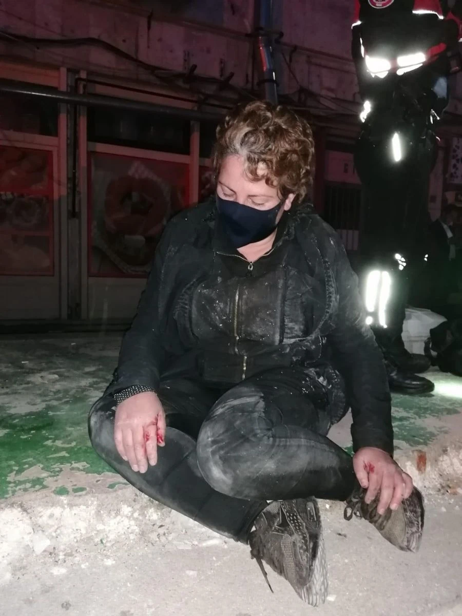 Babasına kızan kadın ATM'leri parçaladı