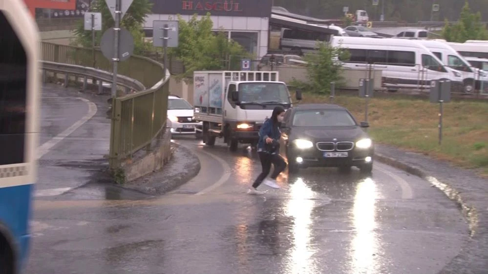Anadolu Yakası sağanak yağışa teslim oldu