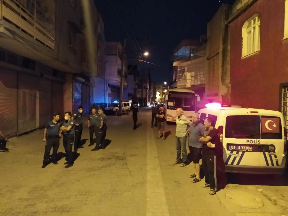 Amcasını ve kuzenini pompalı tüfekle vurdu