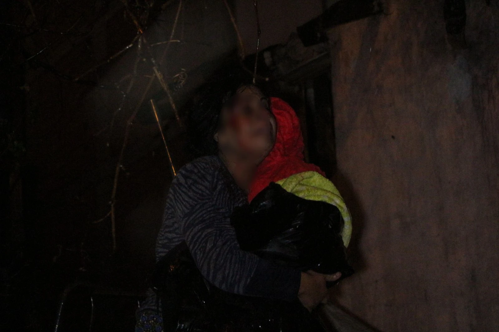 Şişli'de gecekondunun çatısı çöktü: Bir kişi yaralandı