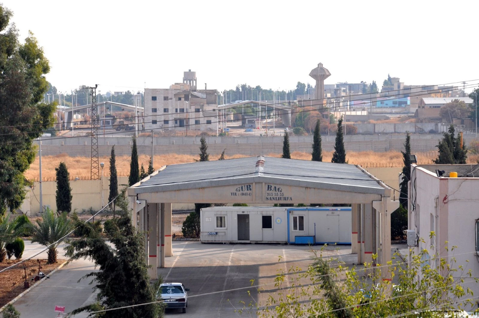 1 milyon Suriyeli'nin güvenli bölgeye geçeceği sınır kapısında temizlik çalışmaları başladı