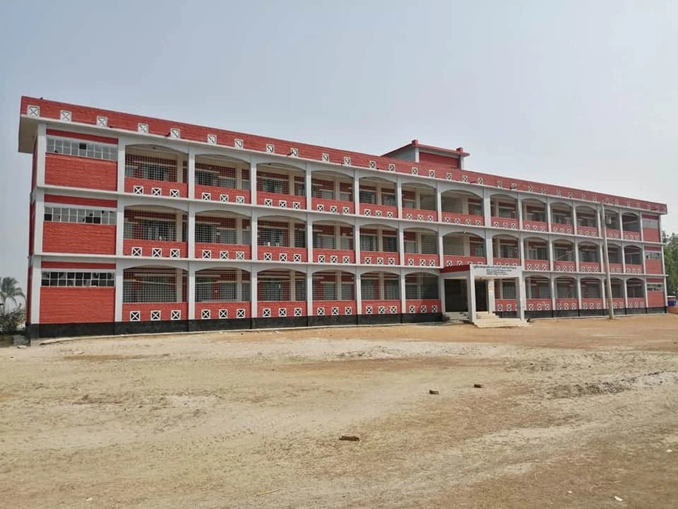 3 katlı okul sel nedeni ile çöktü