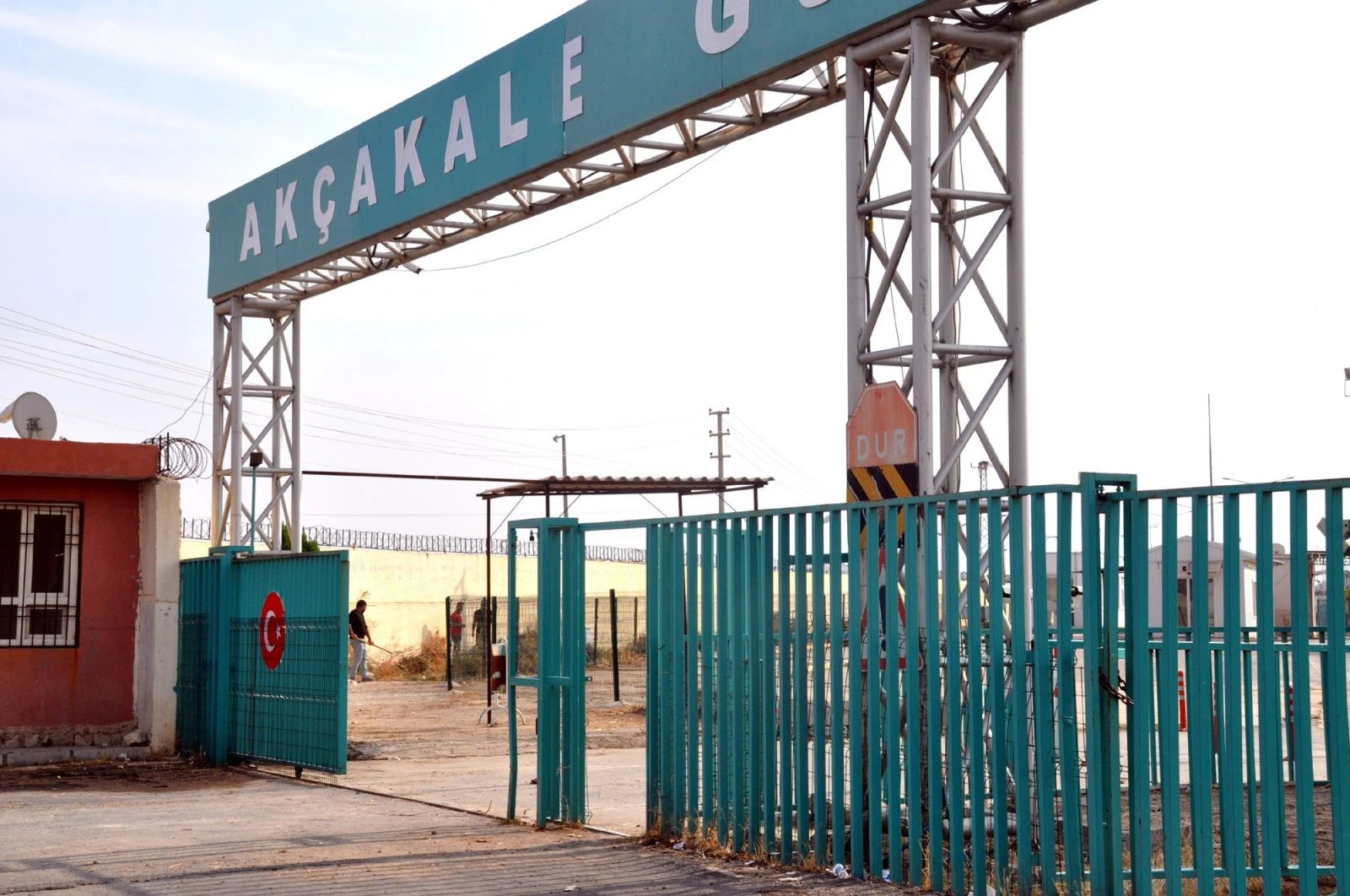 1 milyon Suriyeli'nin güvenli bölgeye geçeceği sınır kapısında temizlik çalışmaları başladı