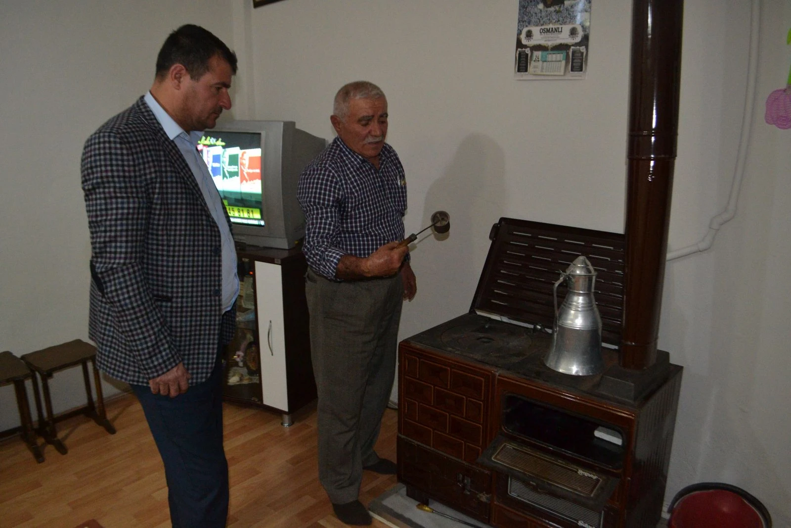 Emekli öğretmen sobayı kombiye çevirdi