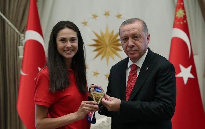 Cumhurbaşkanı Erdoğan dünya şampiyonu tekvandocu İrem Yaman'ı kabul etti