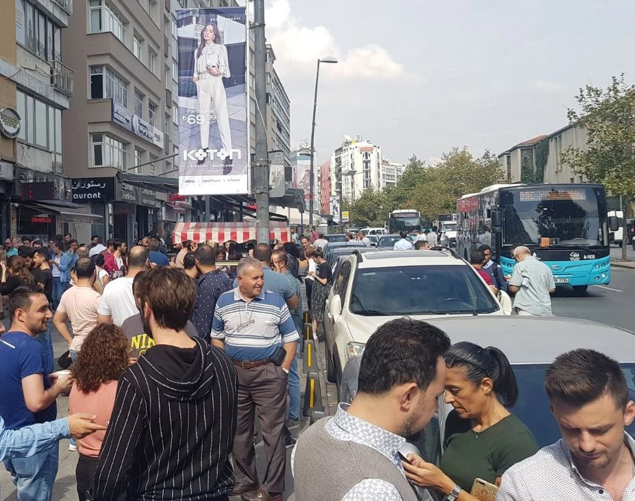 İstanbul'da şiddetli deprem