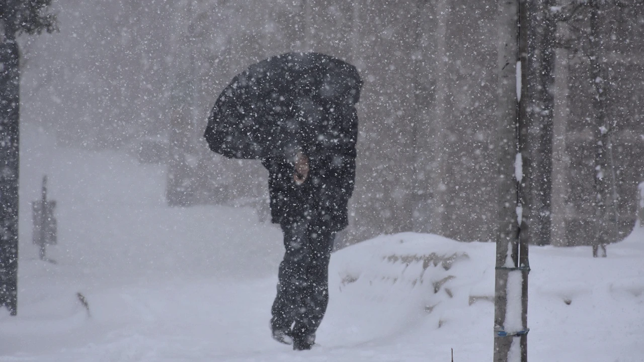 Şırnak’ta kar kalınlığı 20 santim oldu! Mahsur kalan 43 kişi kurtarıldı
