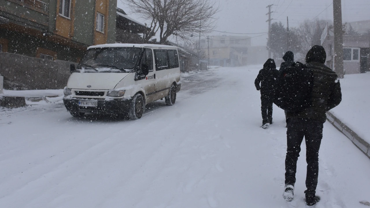 Şırnak’ta kar kalınlığı 20 santim oldu! Mahsur kalan 43 kişi kurtarıldı