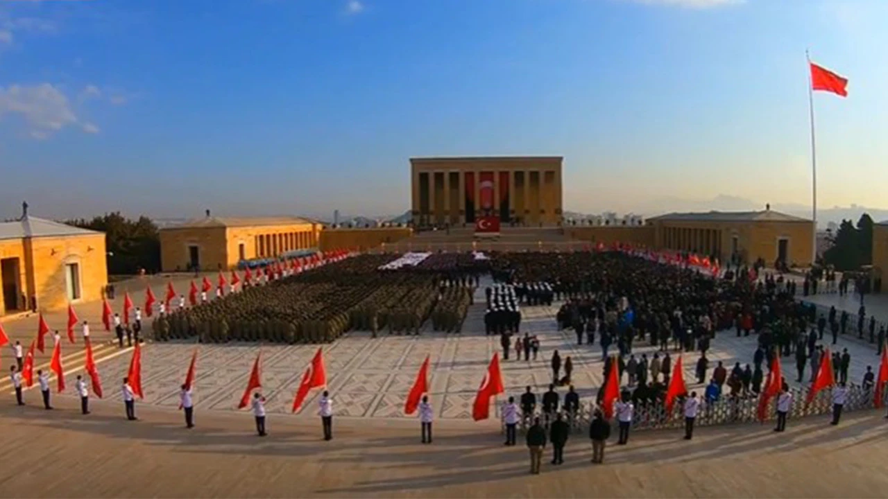 10 Kasım'da Anıtkabir kaça kadar açık? Anıtkabir ziyaret saatleri ve 10 Kasım programı