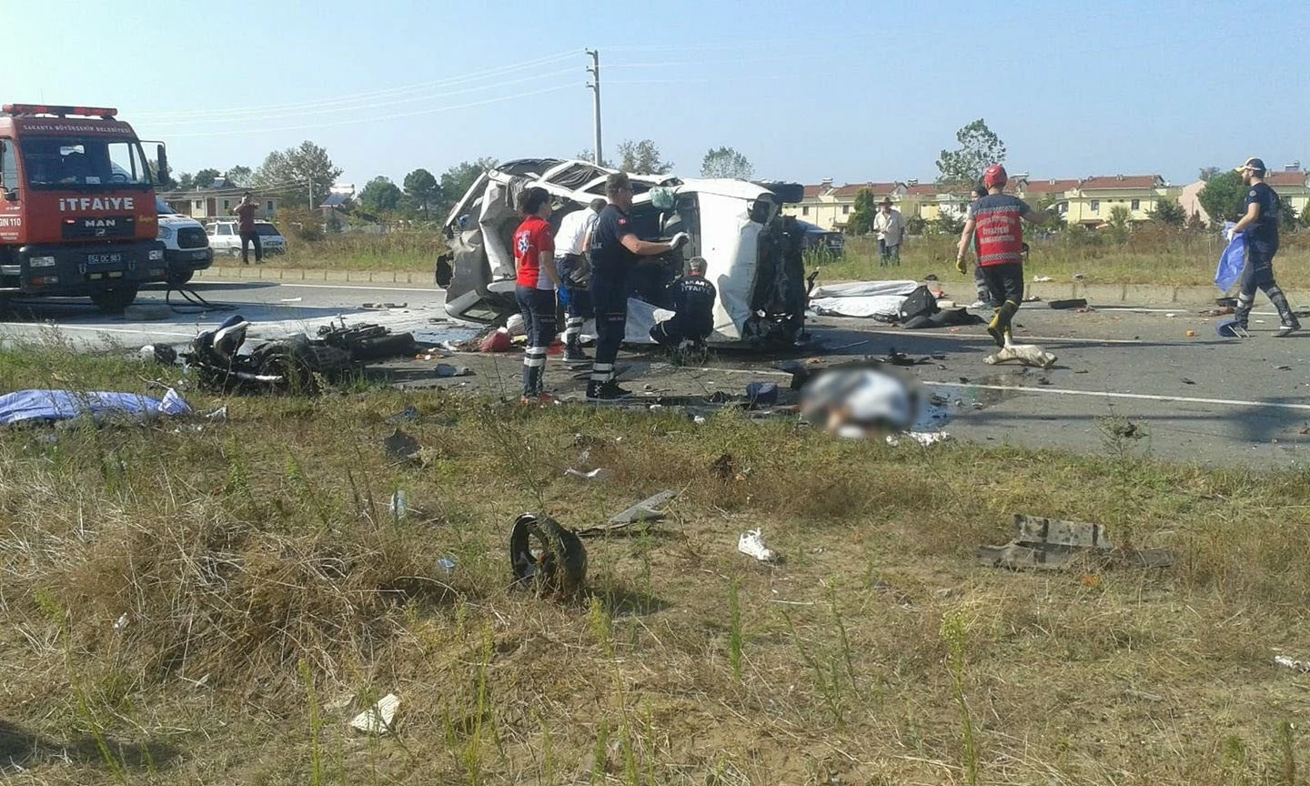 Sakarya’da trafik kazası! Ölü ve yaralılar var
