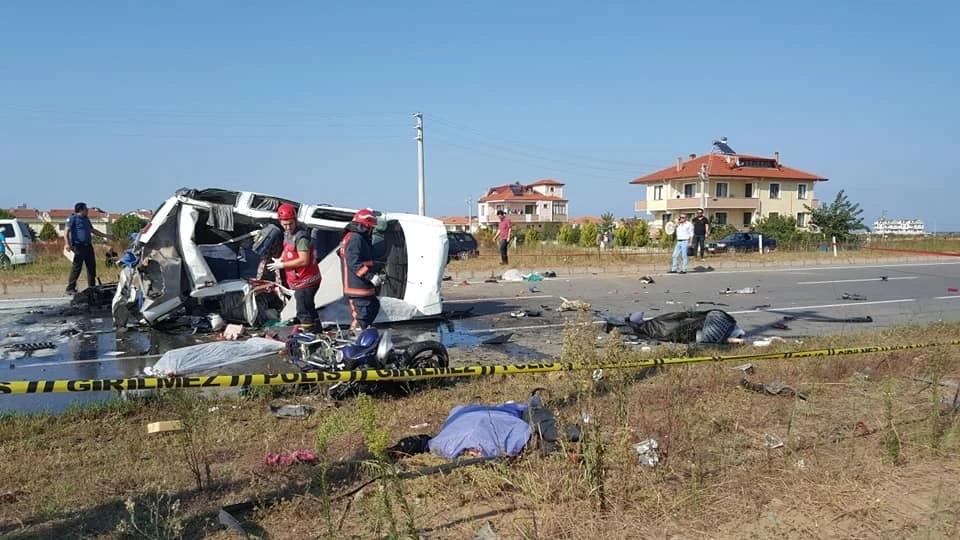 Sakarya’da trafik kazası! Ölü ve yaralılar var