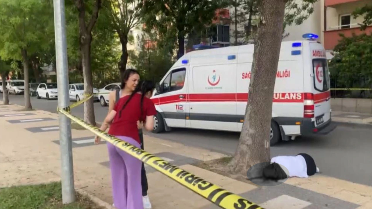 Genç kızın öldürülen annesinin başında yaktığı feryat yürekleri dağladı