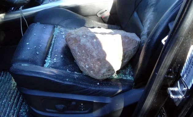 AK Parti milletvekili adayına taşlı sopalı saldırı