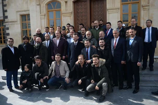 Sanatçı ve sporcular Mehmetçik'e destek için sınıra gitti